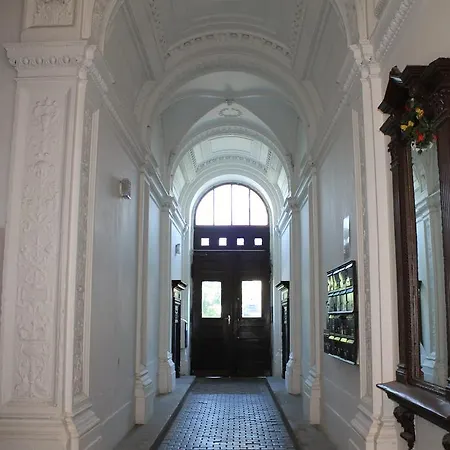 Royal Celakovskeho Sady * Prague